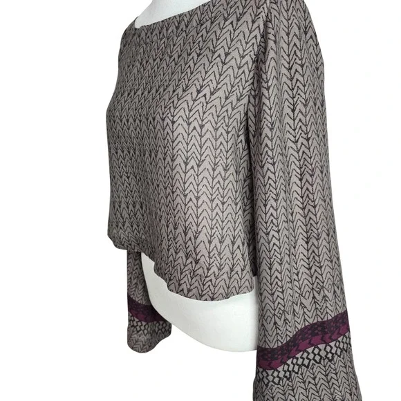 Free People Jade Aligned Gray Patterned Bell Sleeve Cropped Top‎ Blouse XS - Picture 4 of 9